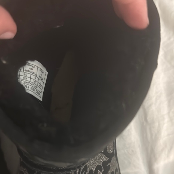 UGG Boots Black and Gray Patterned - Picture 9 of 10